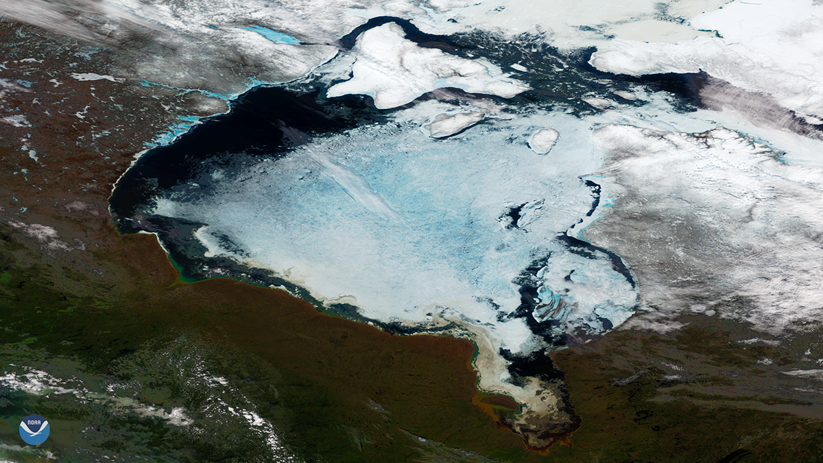 Spectacular view of the seasonal summer ice melt over northeastern Canada